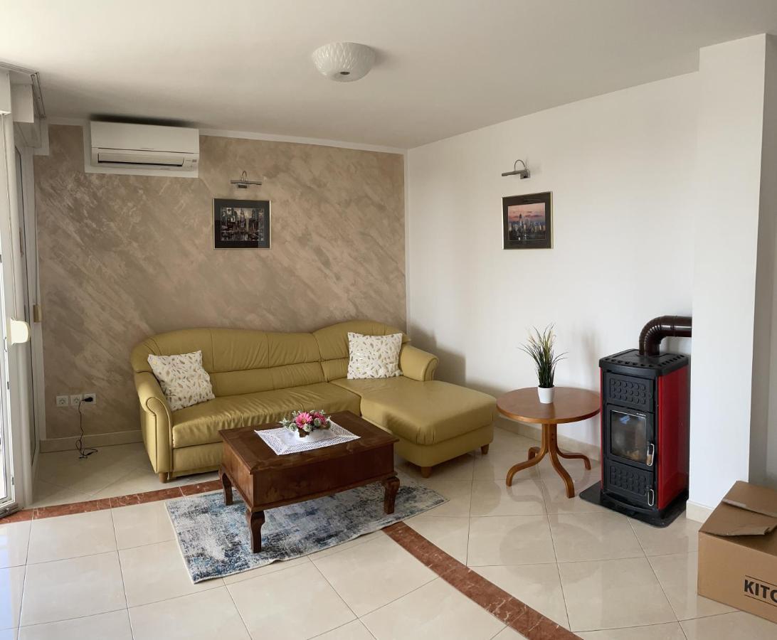 Apartment Sunny Maj *